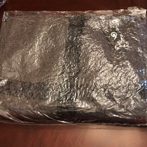 Hooded Cape - Picture 3 of 5